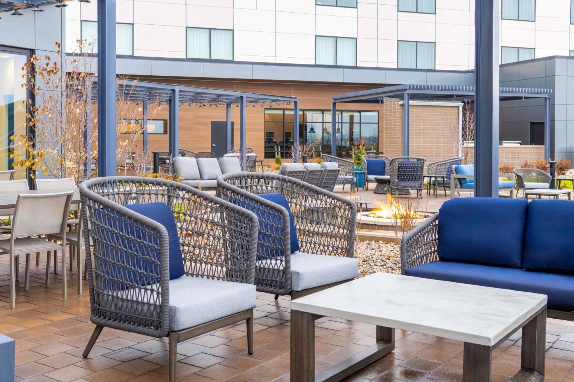 Homewood Suites By Hilton Holland Extérieur photo